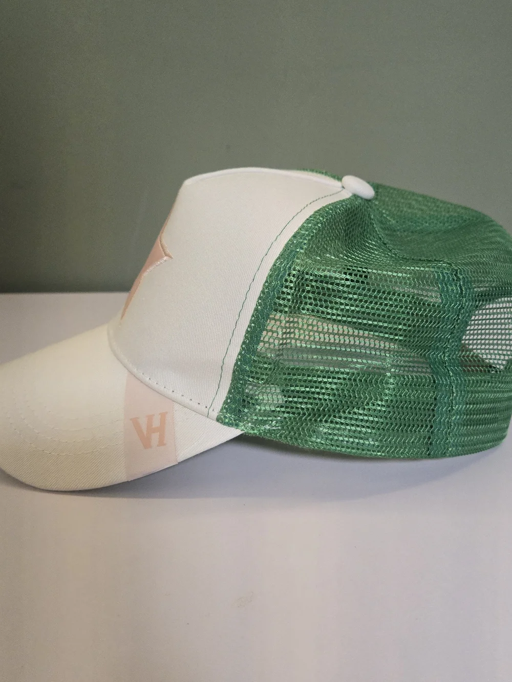 NWOT Vintage Havana White Trucker Hat Pink Star Green Mesh Cap